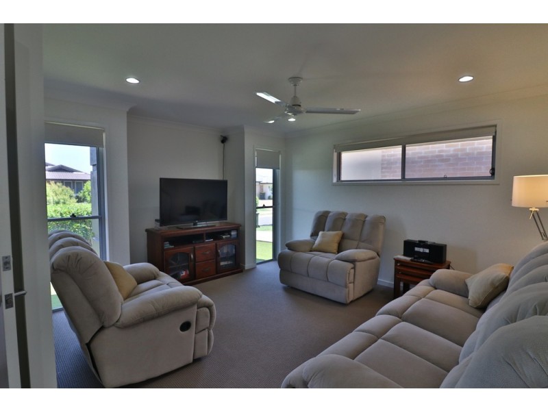 12 Lawson Street, Urraween QLD 4655