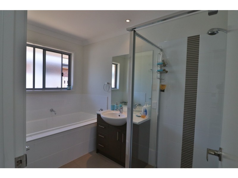 12 Lawson Street, Urraween QLD 4655