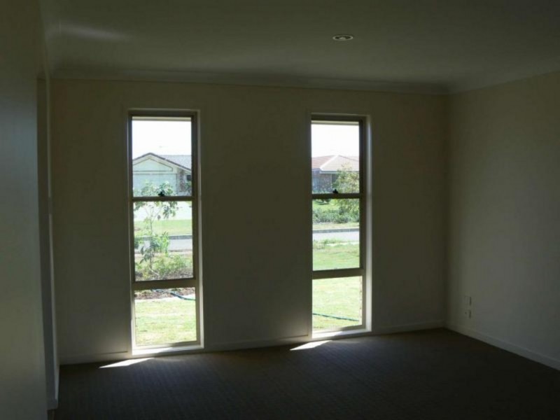 74 Wattle St, Point Vernon QLD 4655