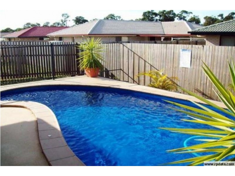 22 Topaz Circuit, Urangan QLD 4655