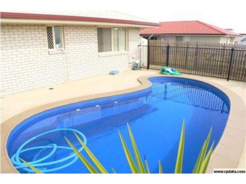 22 Topaz Circuit, Urangan QLD 4655