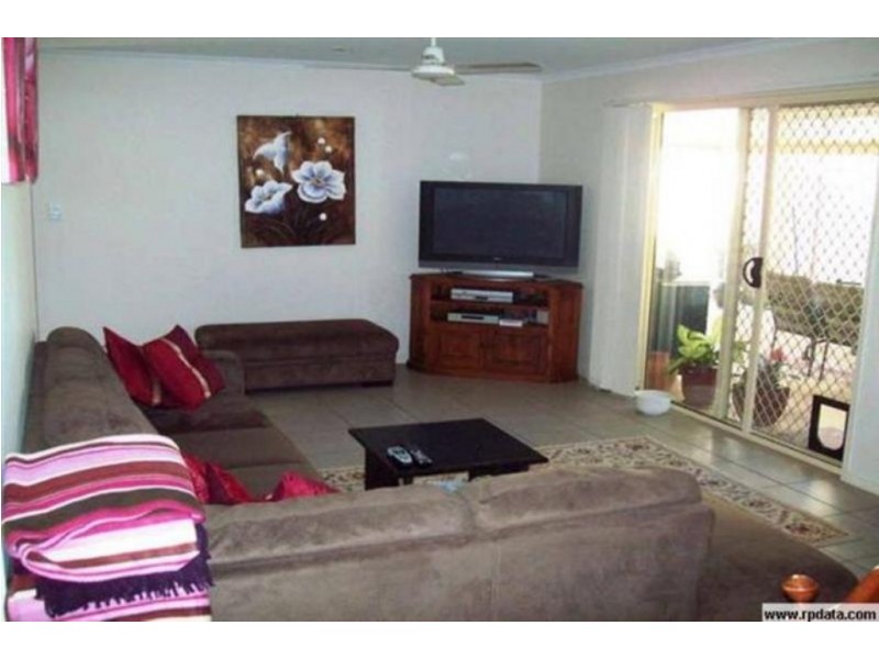 22 Topaz Circuit, Urangan QLD 4655