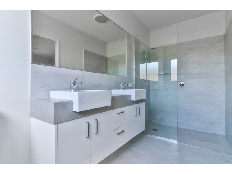 16 Hudson Drive, Urraween QLD 4655