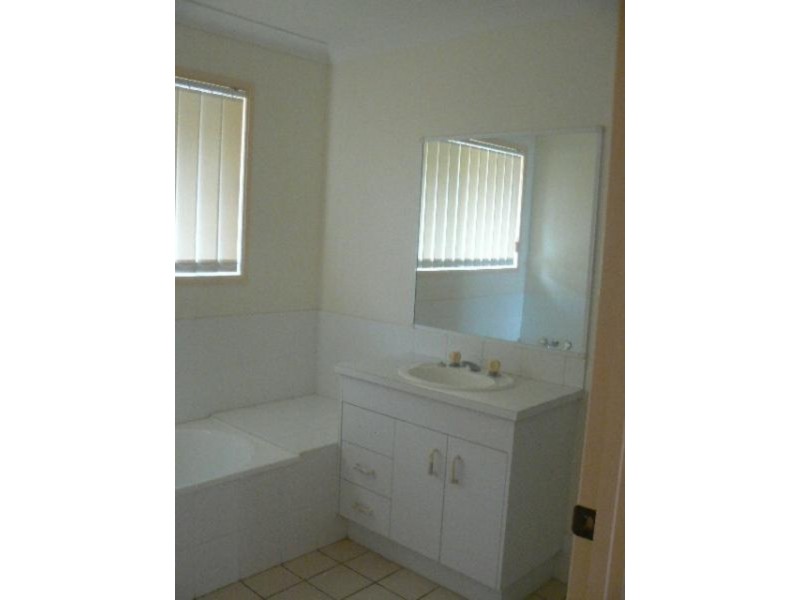 12 Queensbury Grove, Urraween QLD 4655