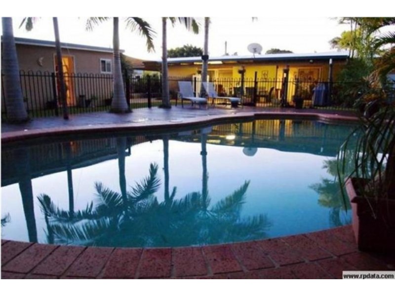 74 Lauren, Urangan QLD 4655