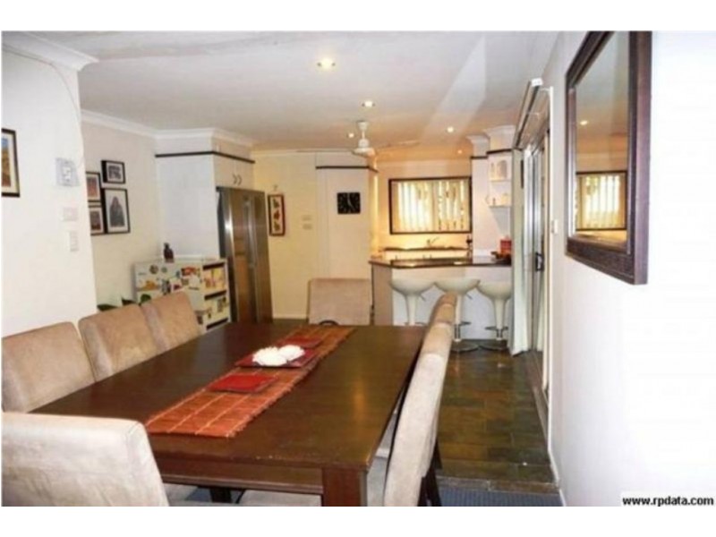 74 Lauren, Urangan QLD 4655