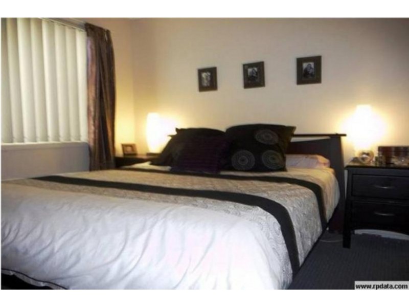 74 Lauren, Urangan QLD 4655