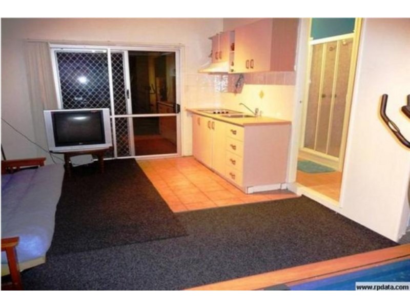 74 Lauren, Urangan QLD 4655