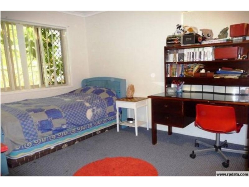 74 Lauren, Urangan QLD 4655