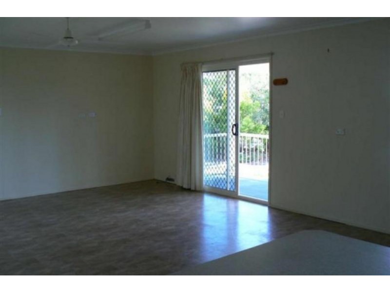 16 Johnstone Blvd, Urraween QLD 4655