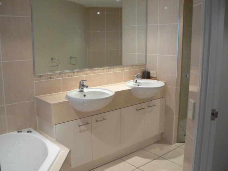 15/558 Esplanade, Urangan QLD 4655