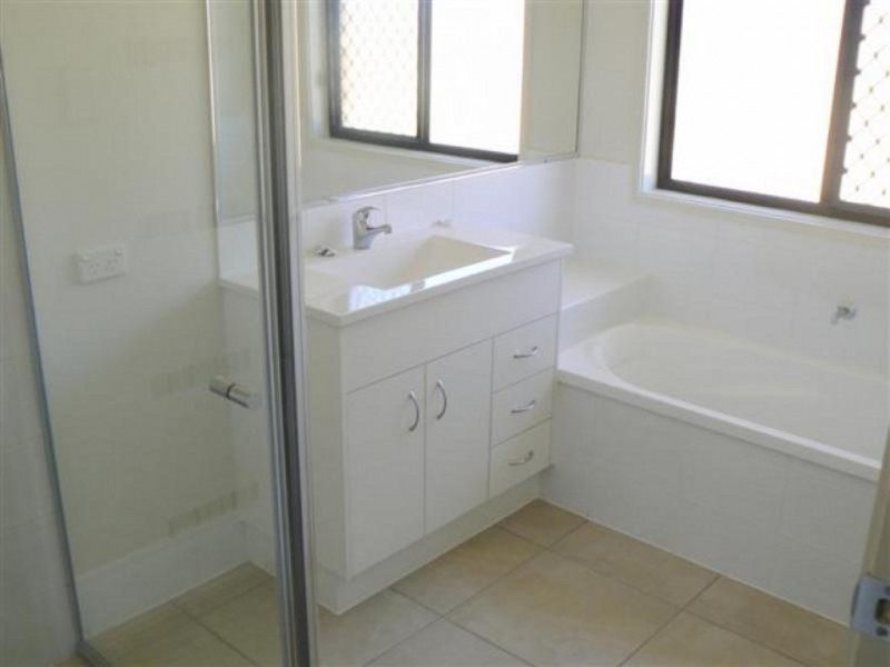 4 Chelsea Court, Urraween QLD 4655