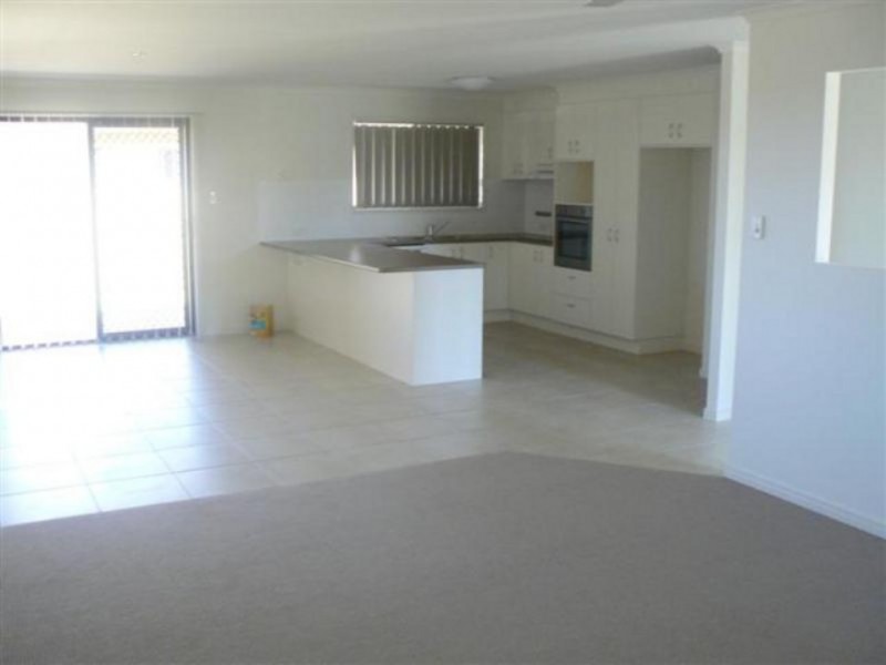 4 Chelsea Court, Urraween QLD 4655