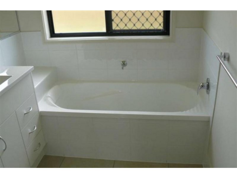 4 Chelsea Court, Urraween QLD 4655