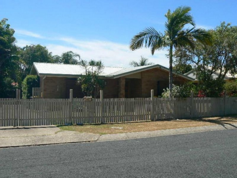 42 Limpus Street, Urangan QLD 4655