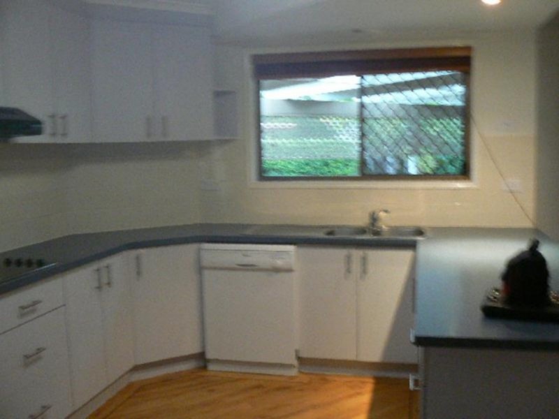 42 Limpus Street, Urangan QLD 4655