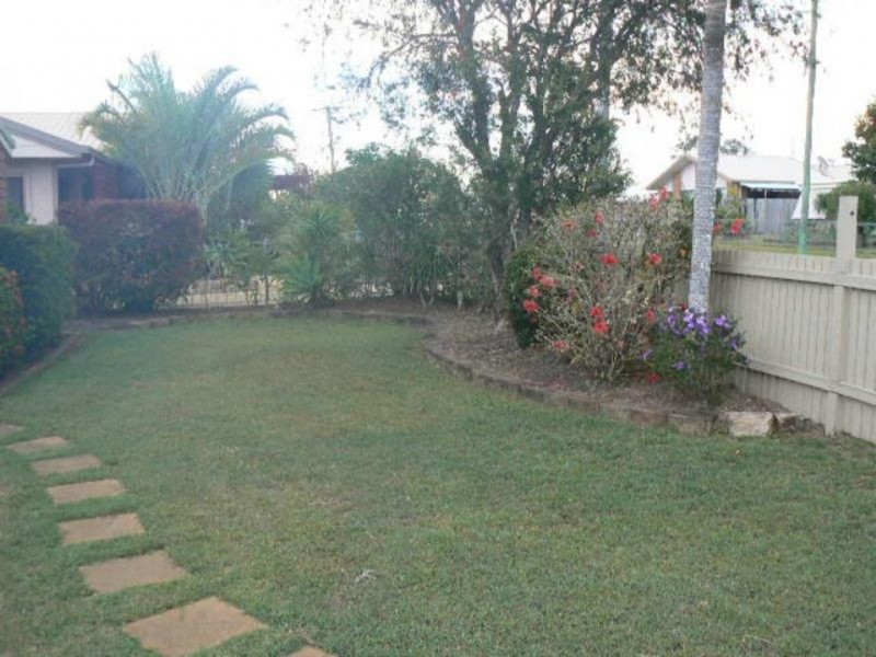 42 Limpus Street, Urangan QLD 4655