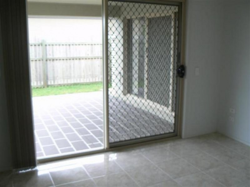 4 Captain Cook Street, Urraween QLD 4655