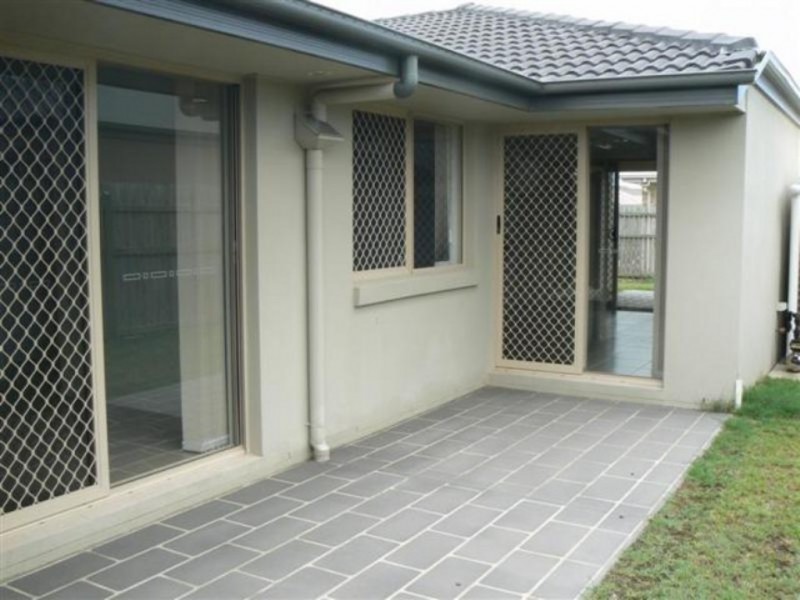4 Captain Cook Street, Urraween QLD 4655