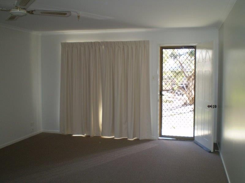 2/11 Honeysuckle Ave, Kawungan QLD 4655