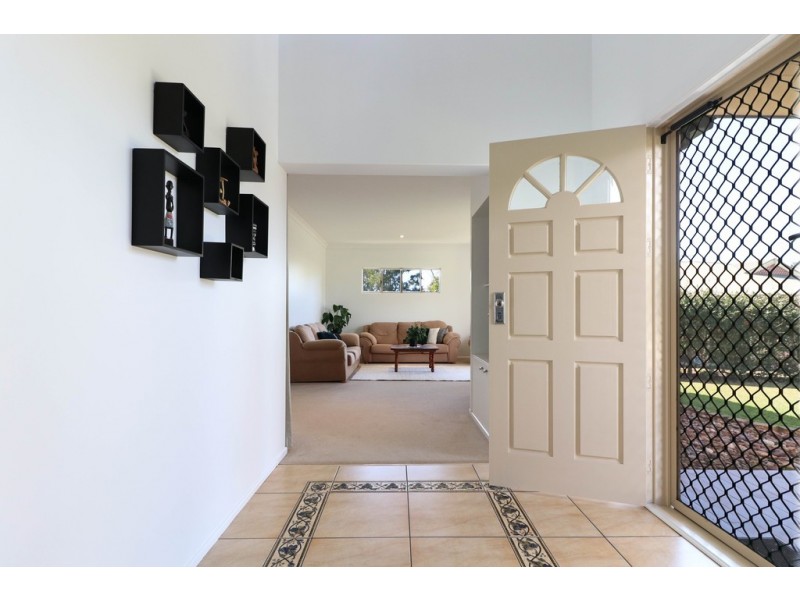 9-11 Doss Court, Urraween QLD 4655