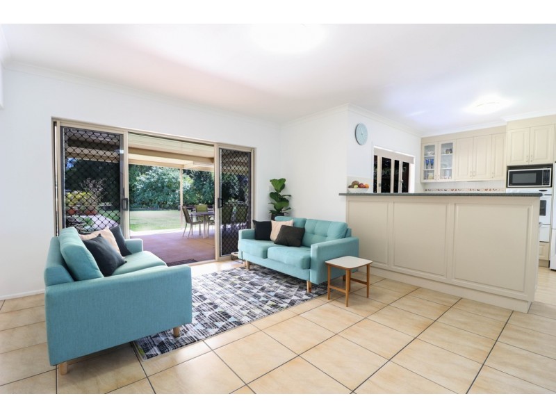 9-11 Doss Court, Urraween QLD 4655