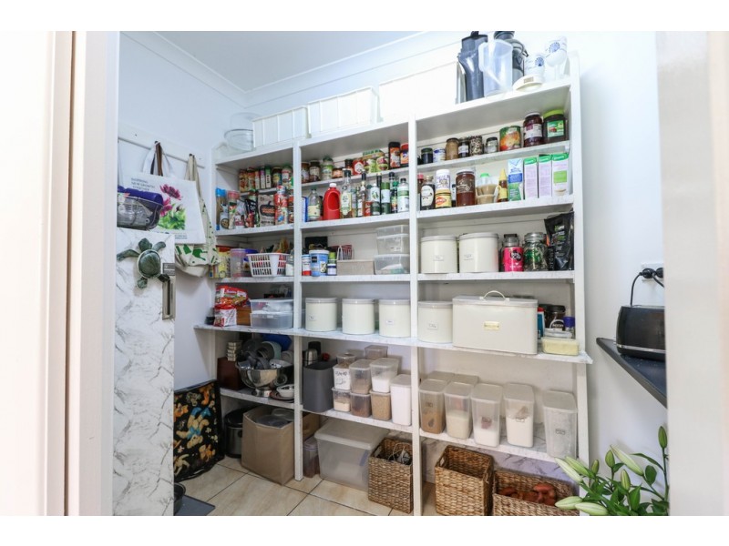 9-11 Doss Court, Urraween QLD 4655