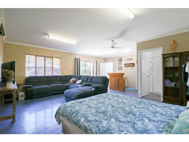 9-11 Doss Court, Urraween QLD 4655