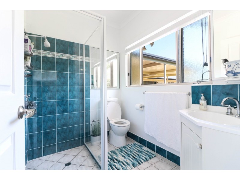 9-11 Doss Court, Urraween QLD 4655