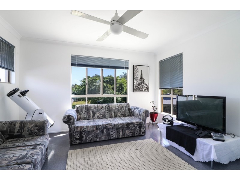 9-11 Doss Court, Urraween QLD 4655