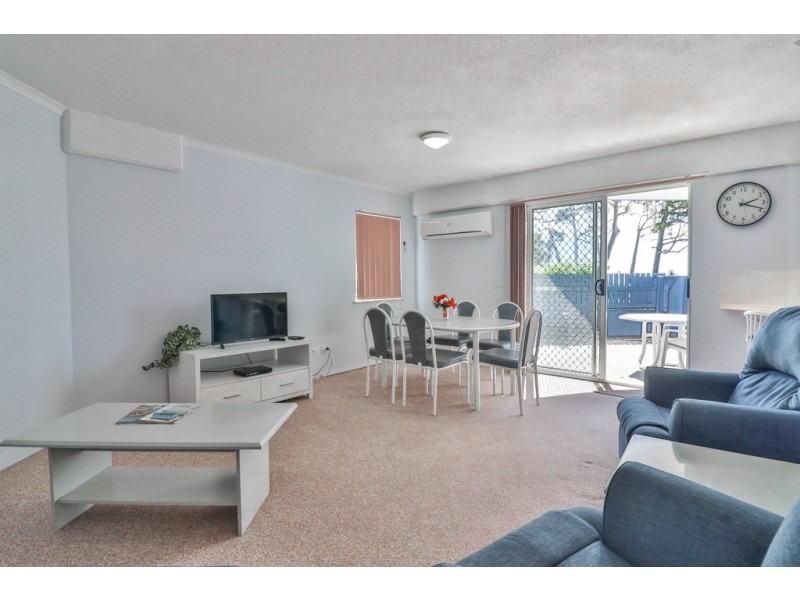 2/458 Esplanade, Torquay QLD 4655