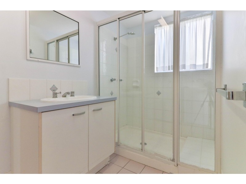 2/458 Esplanade, Torquay QLD 4655