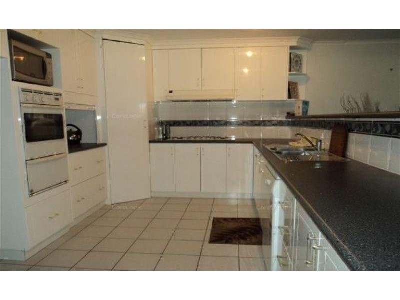 28 Whipbird Court, Urangan QLD 4655