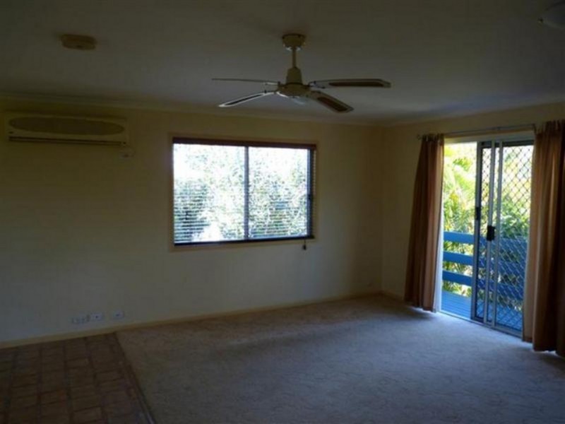10 Beacon St, Booral QLD 4655