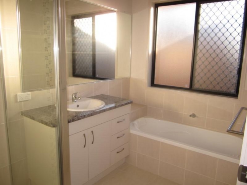 11 Coventry Court, Urraween QLD 4655