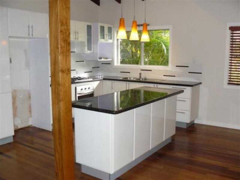 5 Margaret Street, Urangan QLD 4655