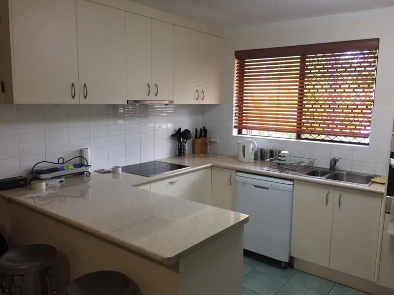 1/394 Esplanade, Torquay QLD 4655