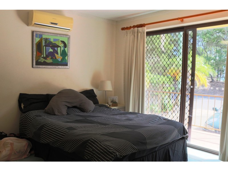 1/394 Esplanade, Torquay QLD 4655