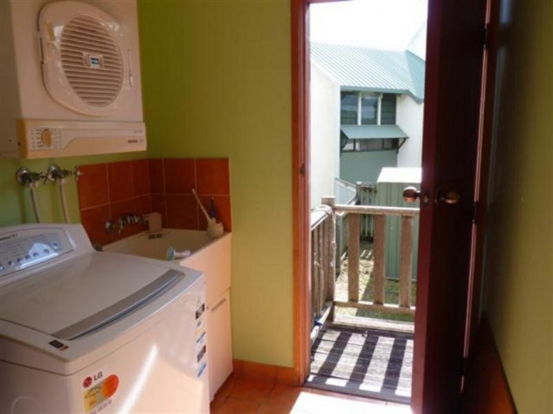 6 Flinders, Point Vernon QLD 4655