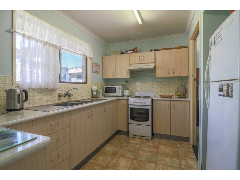 52 Hansen Street, Urangan QLD 4655