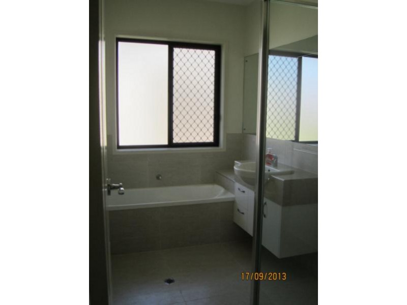 8 Belleni Court, Point Vernon QLD 4655