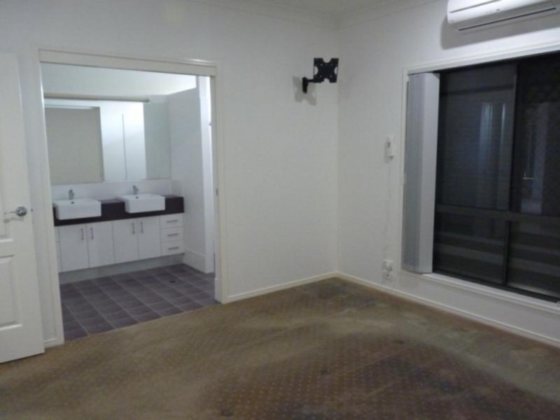 25 Lancaster Circuit, Urraween QLD 4655