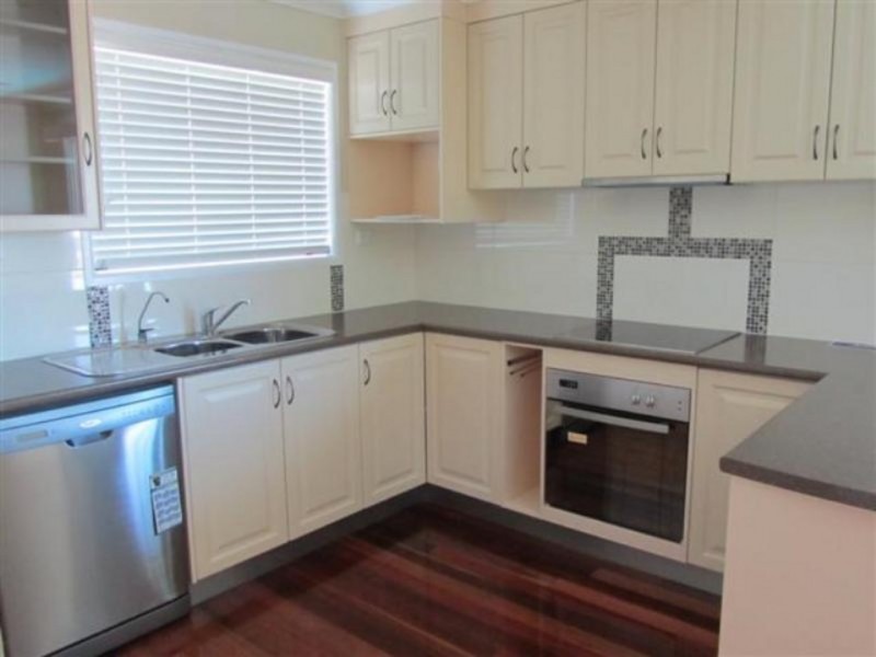 61 Hibiscus Street, Urangan QLD 4655