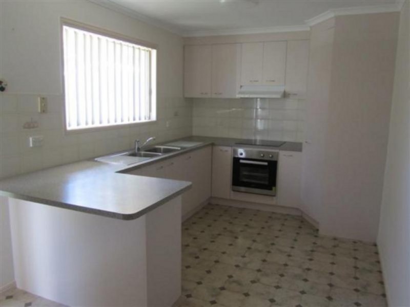 39 Kingfisher, Toogoom QLD 4655