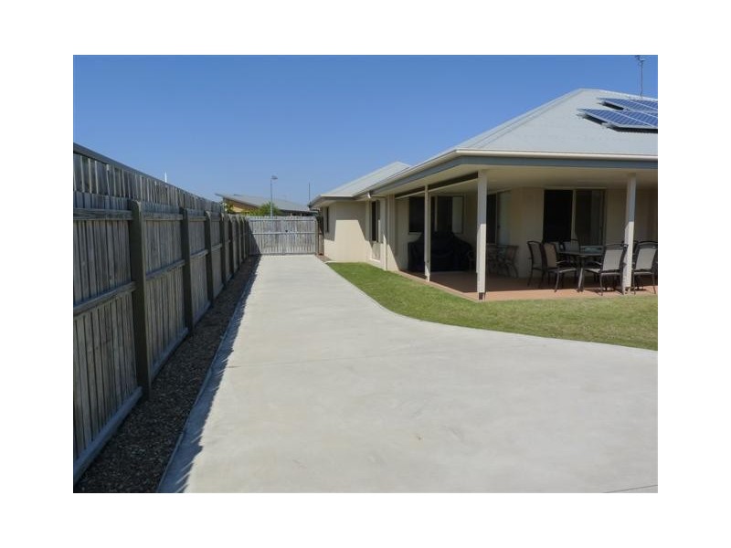 9 Pembridge Cct, Urraween QLD 4655