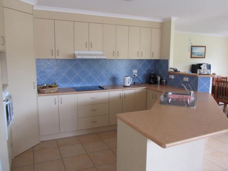 6 Banks Court, Torquay QLD 4655