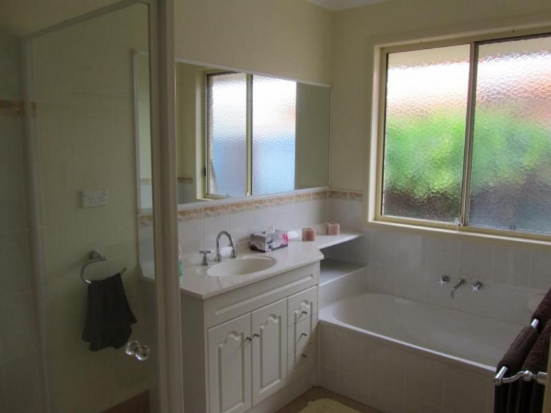 6 Banks Court, Torquay QLD 4655