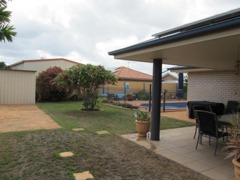 6 Banks Court, Torquay QLD 4655