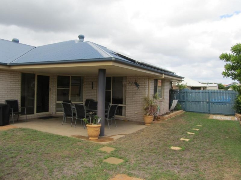 6 Banks Court, Torquay QLD 4655