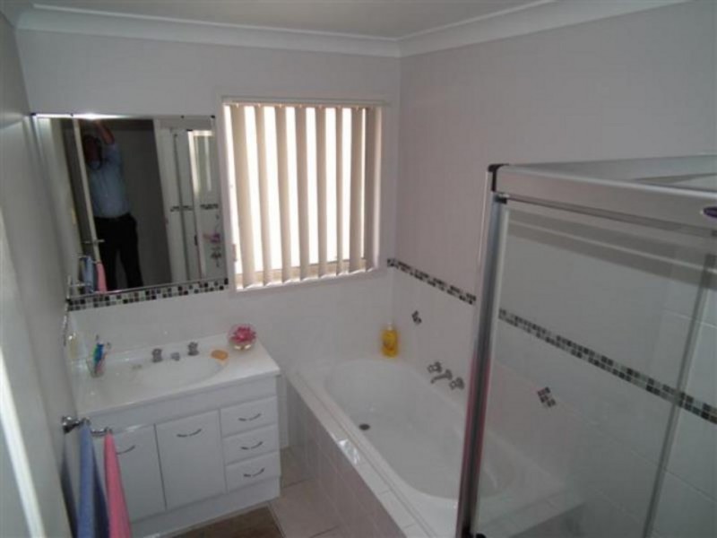 19 Spinnaker Drive, Point Vernon QLD 4655